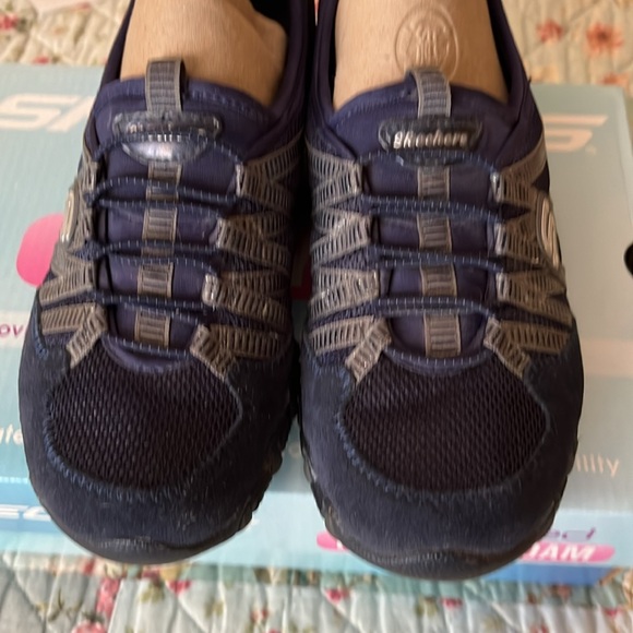 Skechers like new - Picture 2 of 6